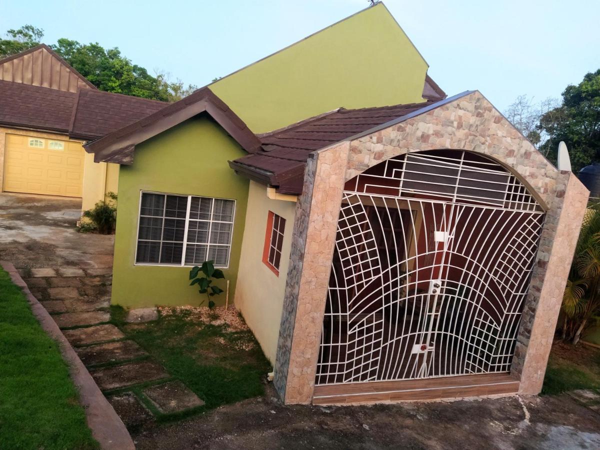 Gables Vacation Rentals With Private Gated Parking Onsite Knockpatrick Kültér fotó