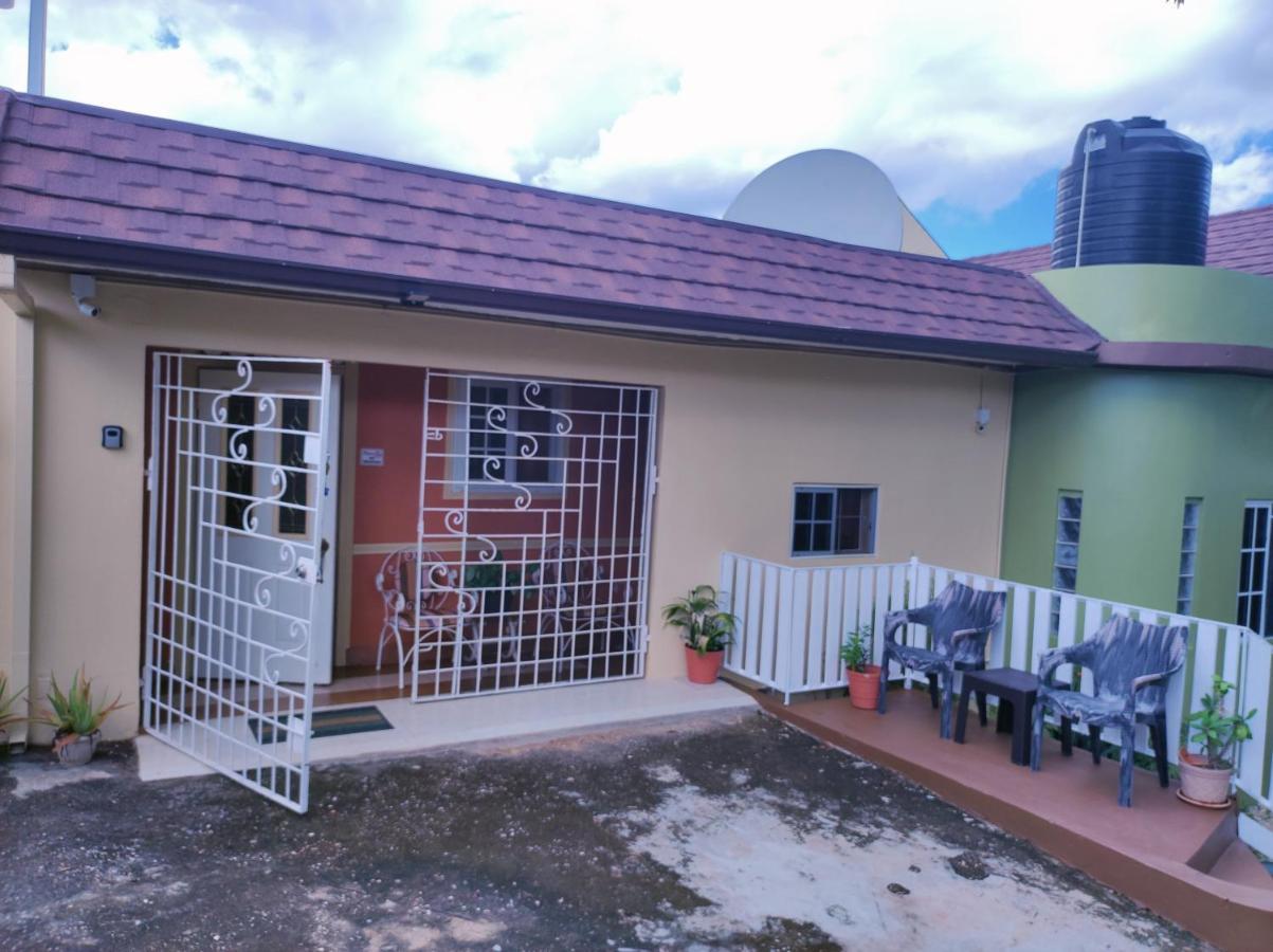 Gables Vacation Rentals With Private Gated Parking Onsite Knockpatrick Kültér fotó