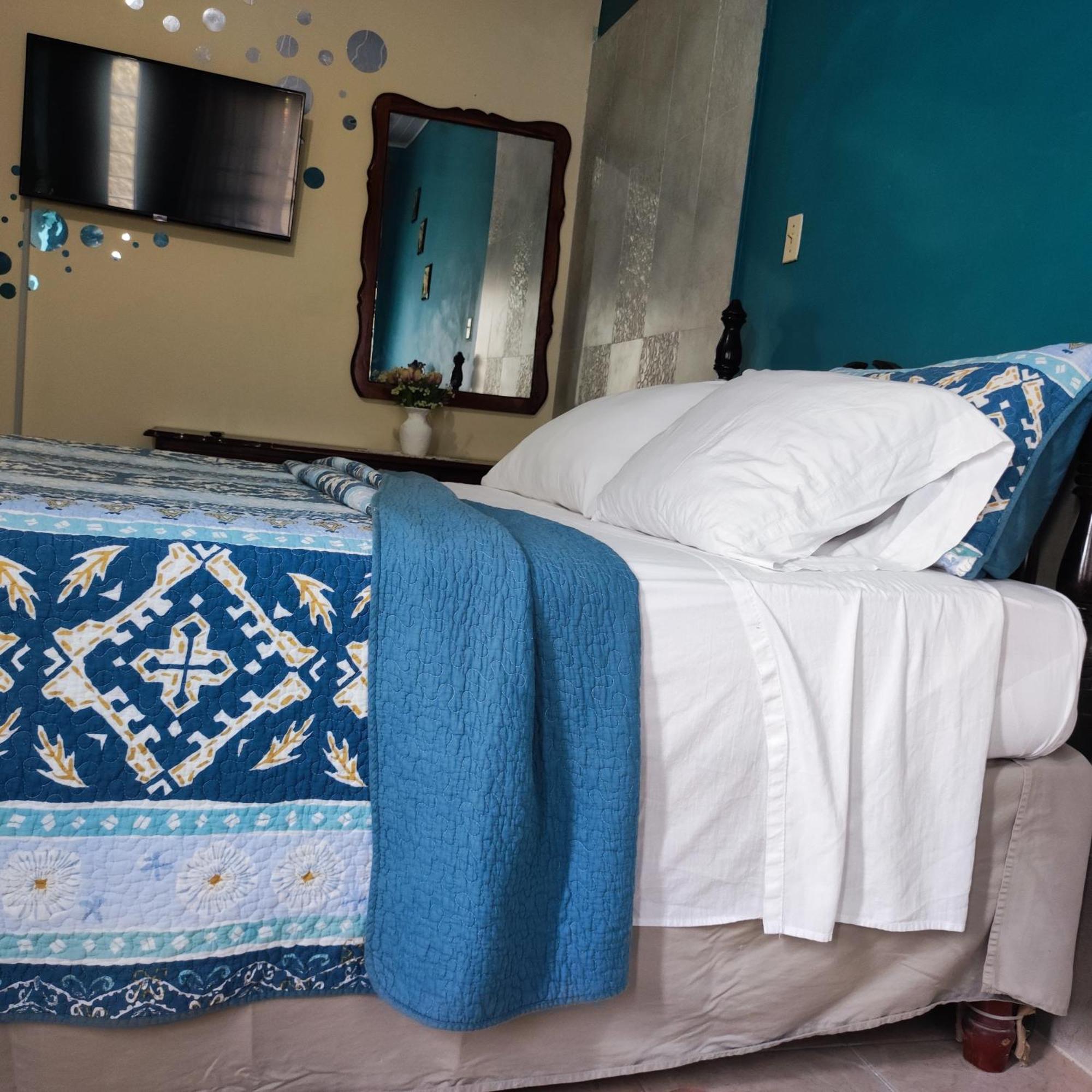 Gables Vacation Rentals With Private Gated Parking Onsite Knockpatrick Kültér fotó