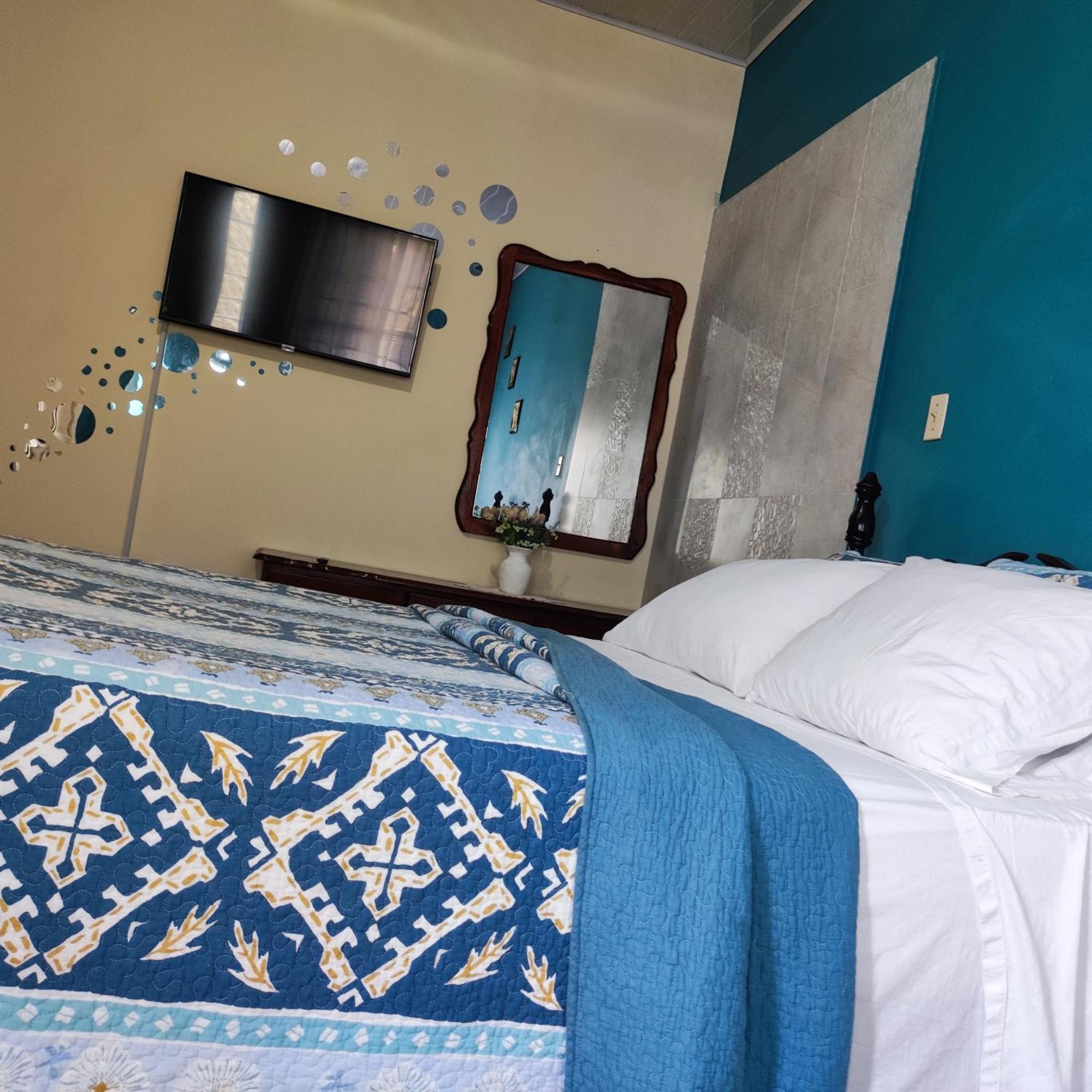 Gables Vacation Rentals With Private Gated Parking Onsite Knockpatrick Kültér fotó